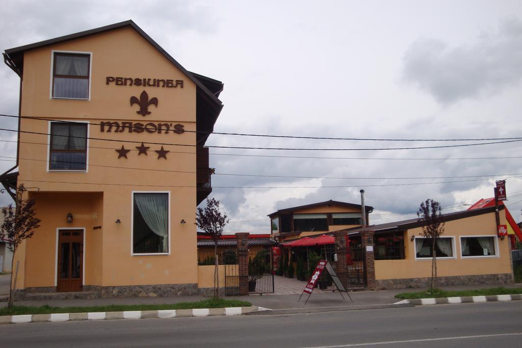 Rîşnov Pensiunea Mason'S מראה חיצוני תמונה